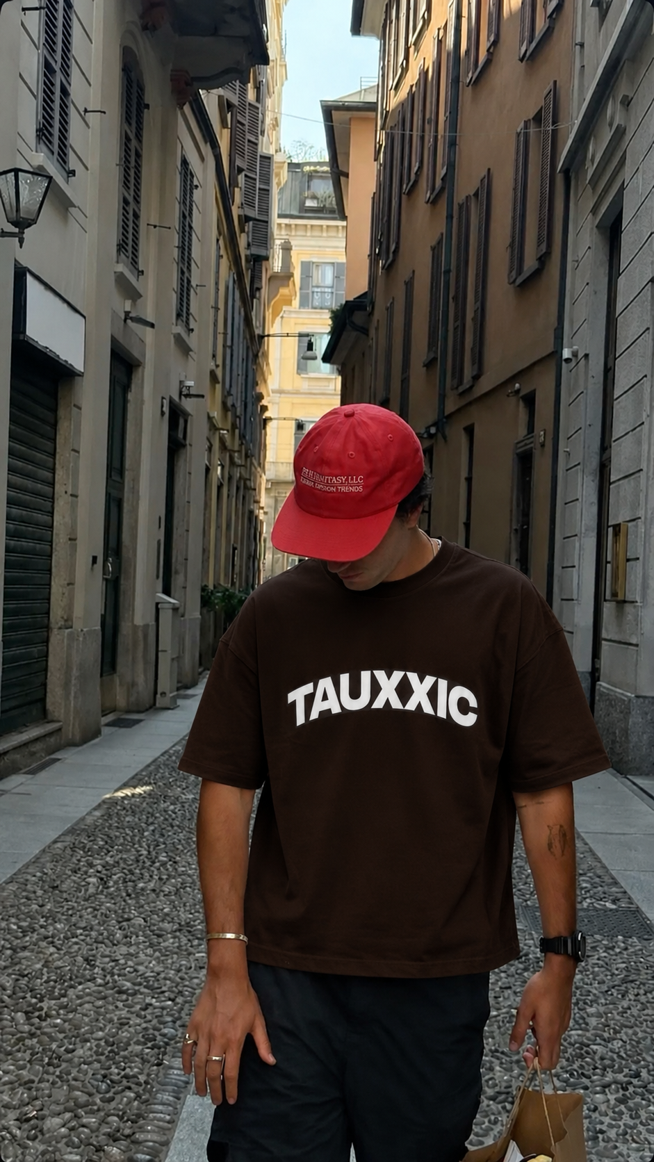 TAUXXIC Oversized T-Shirt – Dark Brown